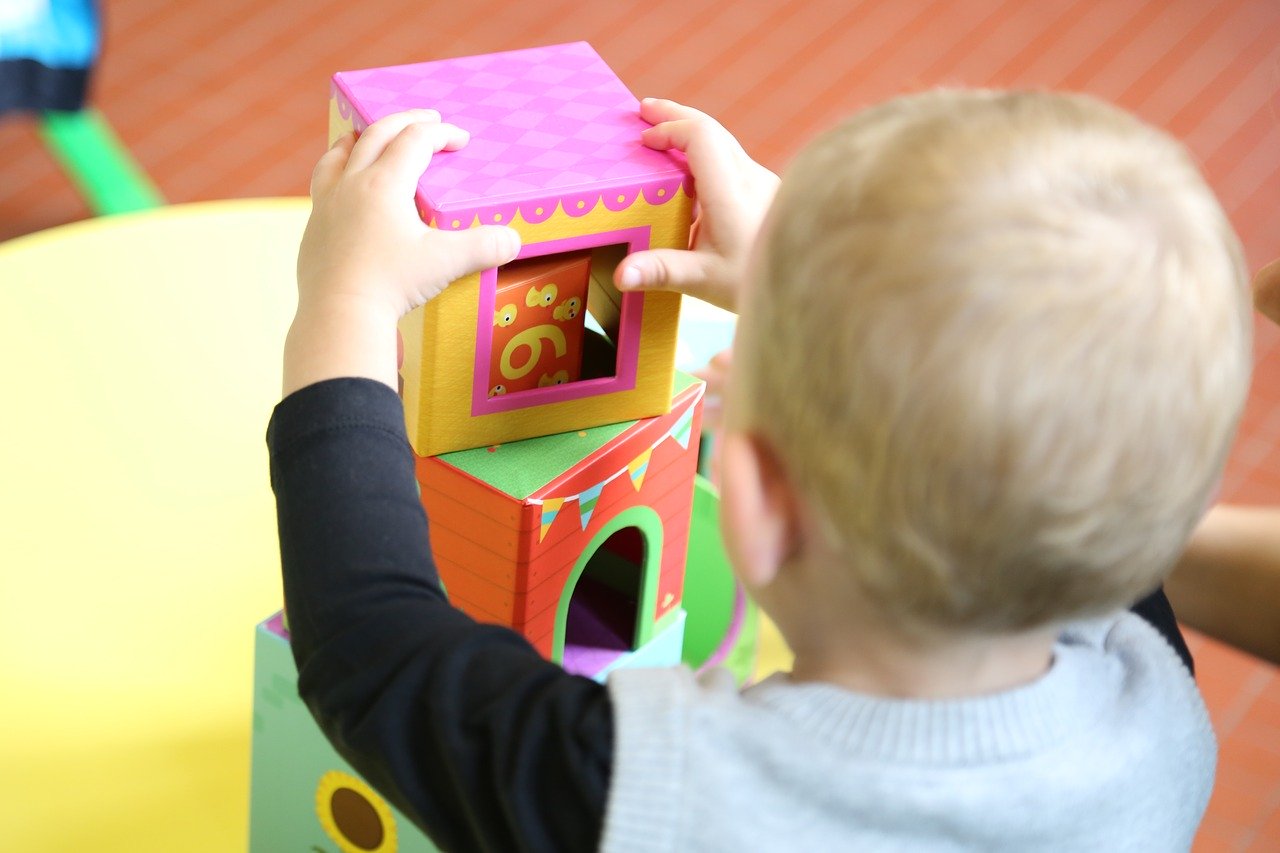 Enfant en crèche, penser la réouverture